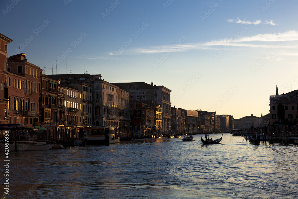 Fototapeta premium Late afternoon sun lights up the Grand Canal