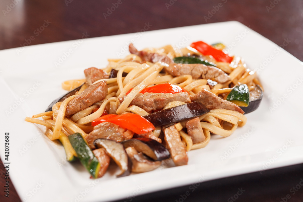 noodle with beef and vegetables noodle with beef and vegetables
