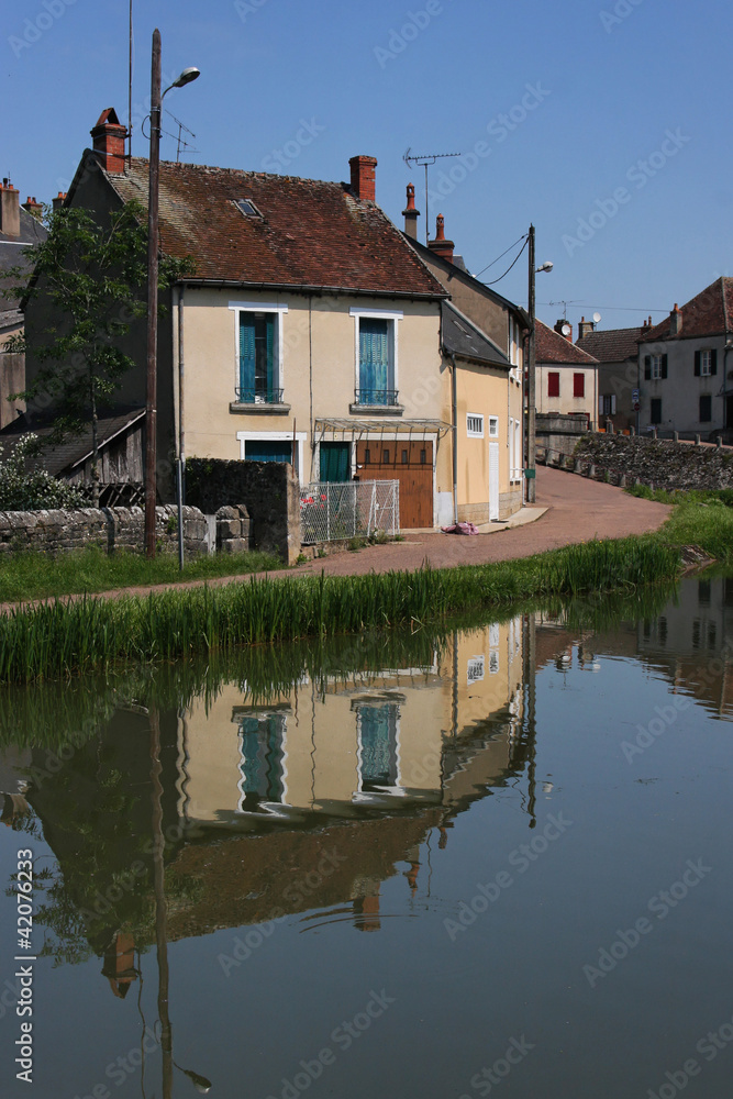 Canal du Nivernais à Chatillon Canal du Nivernais à Chatillon