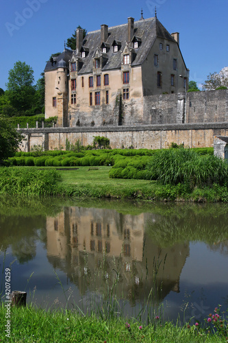 Chateau de Chatillon et son reflet