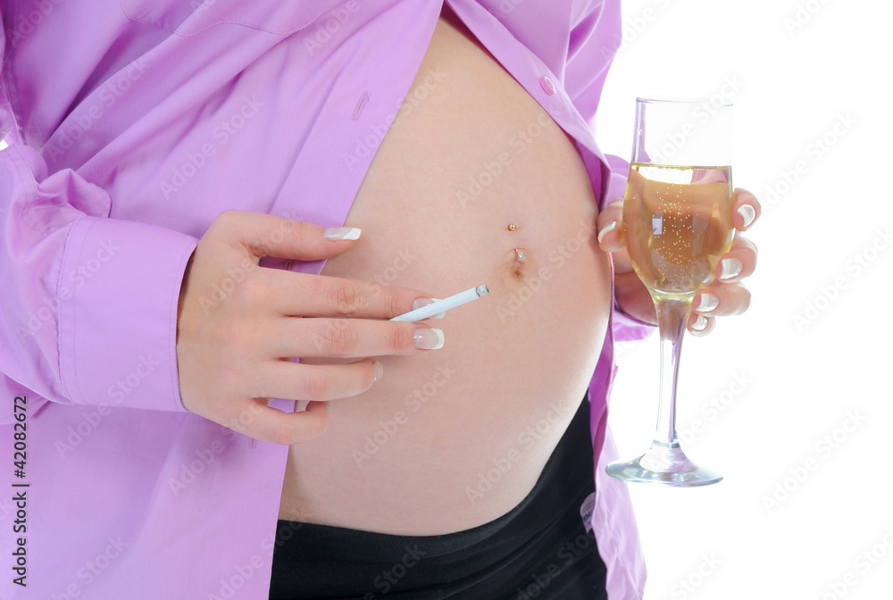 pregnant woman with cigarette