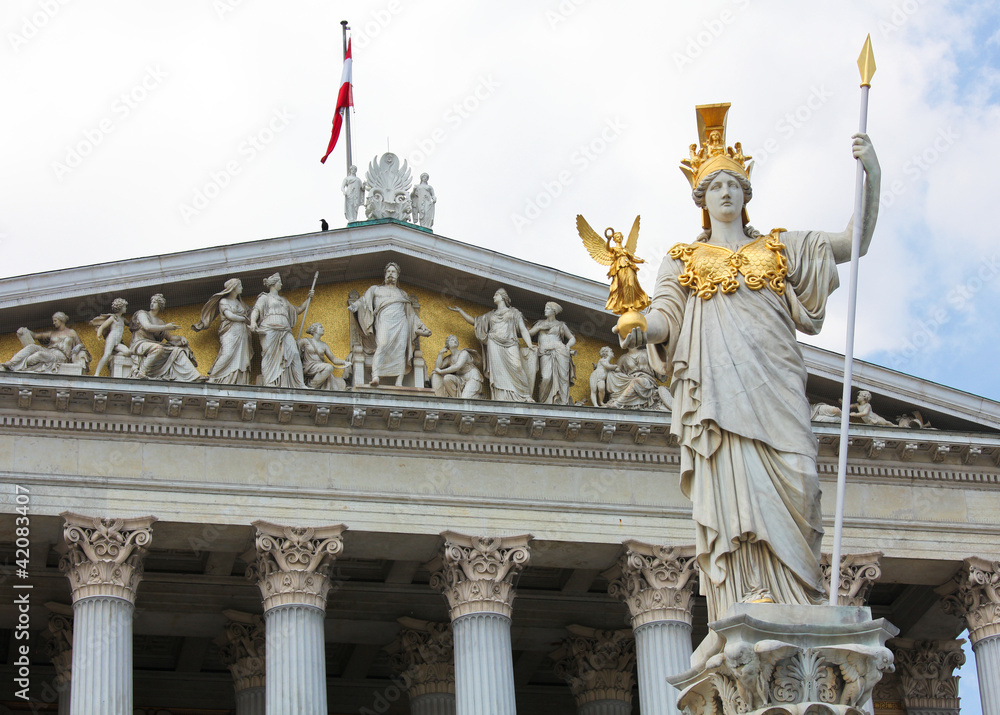 Obraz premium Pallas Athena Statue in Vienna at the Austrian Parliament