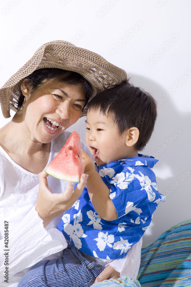 Obraz premium 夏の幸せな親子