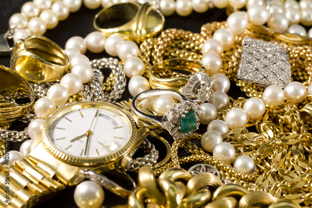 Jewelry, gold, necklaces, rings, bracelets, watch, wealth Jewelry, gold, necklaces, rings, bracelets, watch, wealth