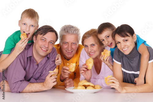 family eating cookies