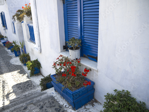 Fototapeta Naklejka Na Ścianę i Meble -  Narrow Street in Fira Santorini Greece