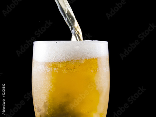 Wallpaper Mural beer is poured Torontodigital.ca