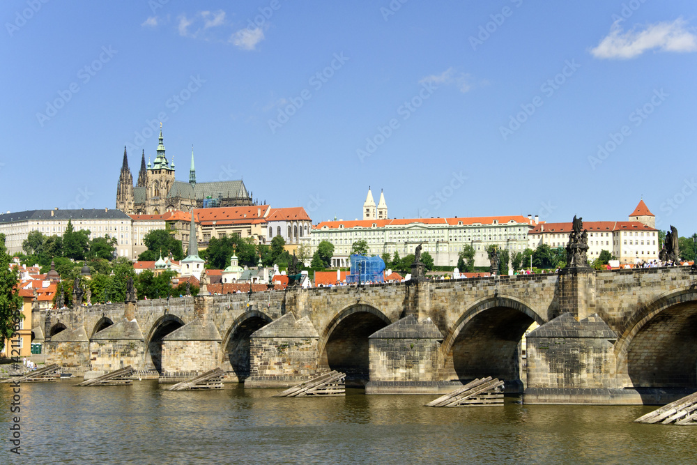 Charles bridge and St Vitus cathedral, Prage