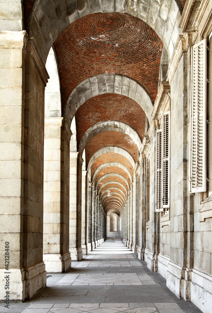 Naklejka premium Kolumnada