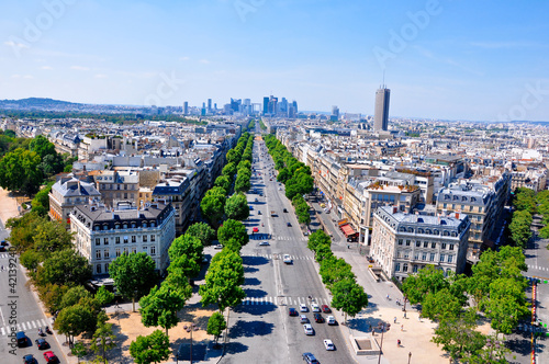 Fényképezés The Avenue Charles de Gaulle. Paris.