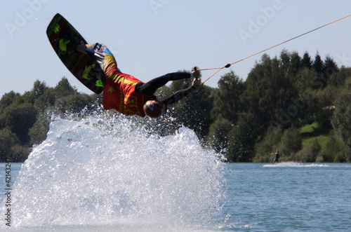 Wakeboardsprung photo