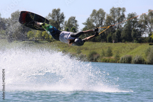 Wakeboardsprung photo