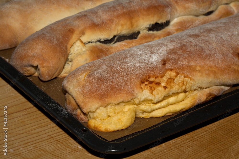 Frisch gebackene Hefestrudel Frisch gebackene Hefestrudel