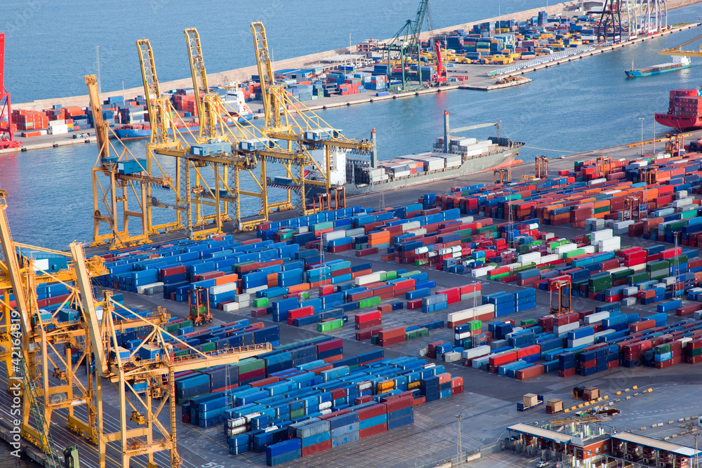 Naklejka premium Port z dużą ilością ładunku. Przemysł