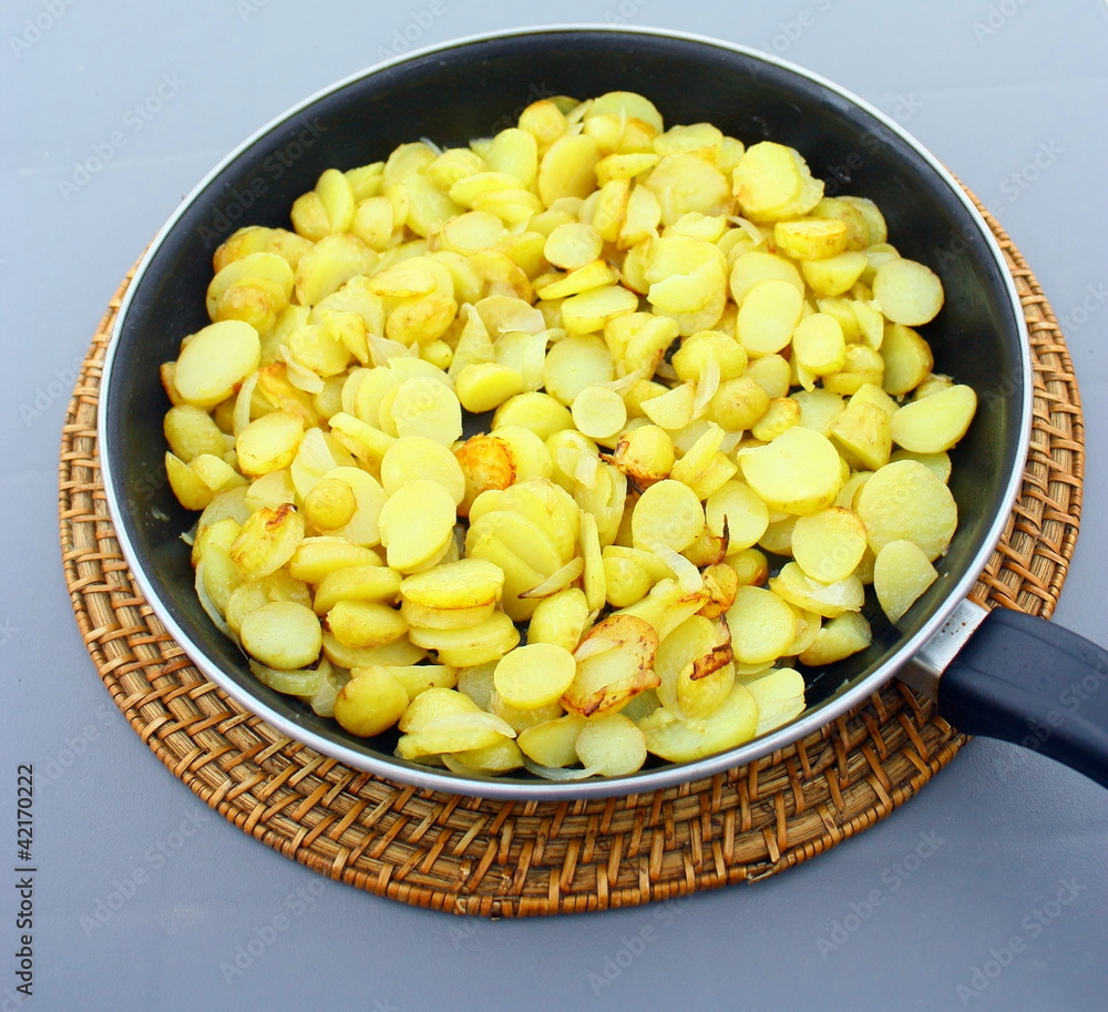 patate rissolées dans la poêle patate rissolées dans la poêle