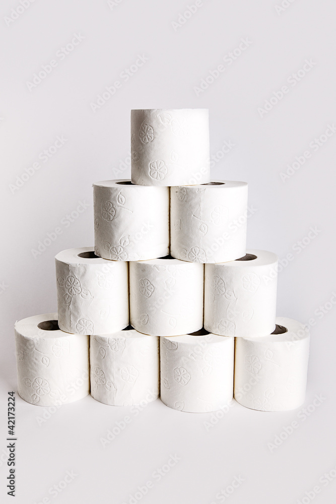 Pyramide aus Toilettenpapier Pyramide aus Toilettenpapier