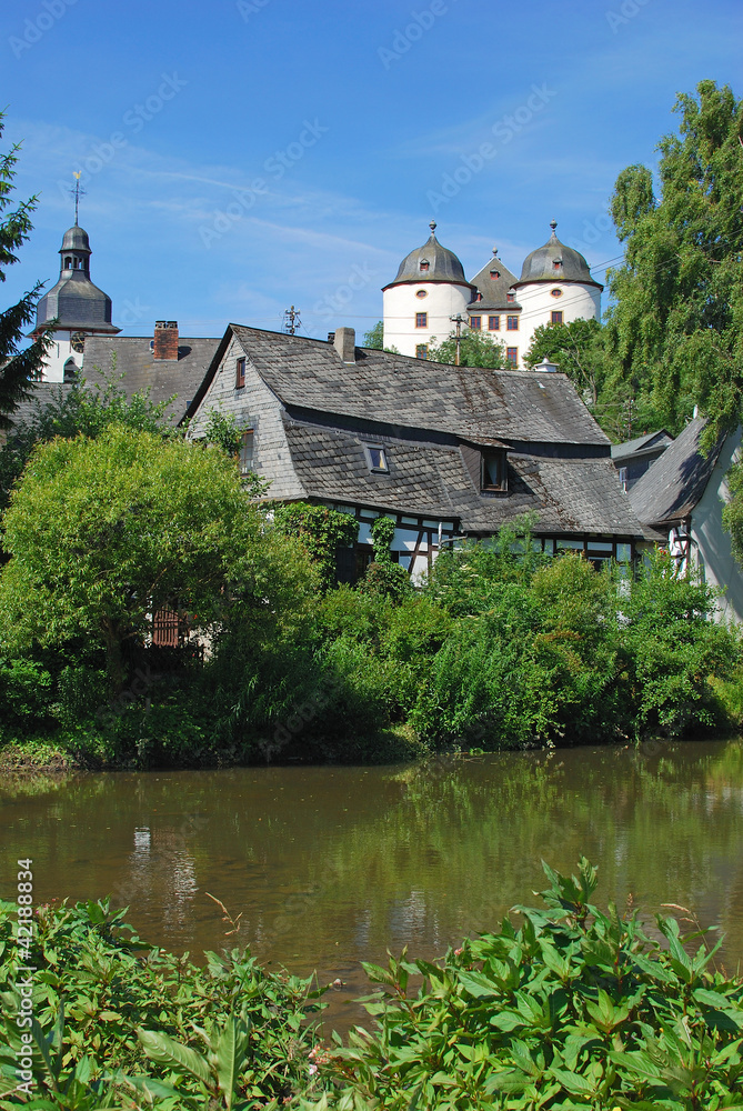 Schloss Gemünden und der Simmerbach im Hunsrück