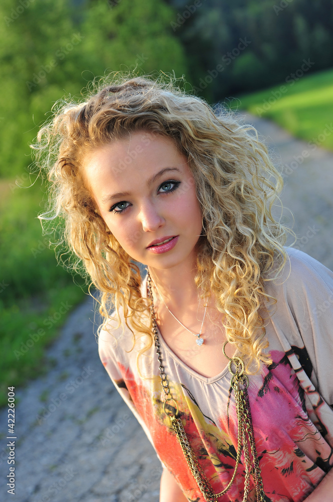 Obraz premium młoda dziewczyna