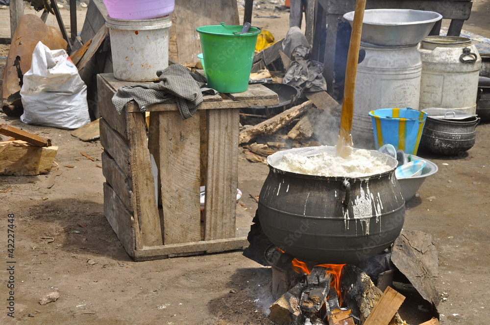 Kochstelle in einem Slum Afrikas Kochstelle in einem Slum Afrikas
