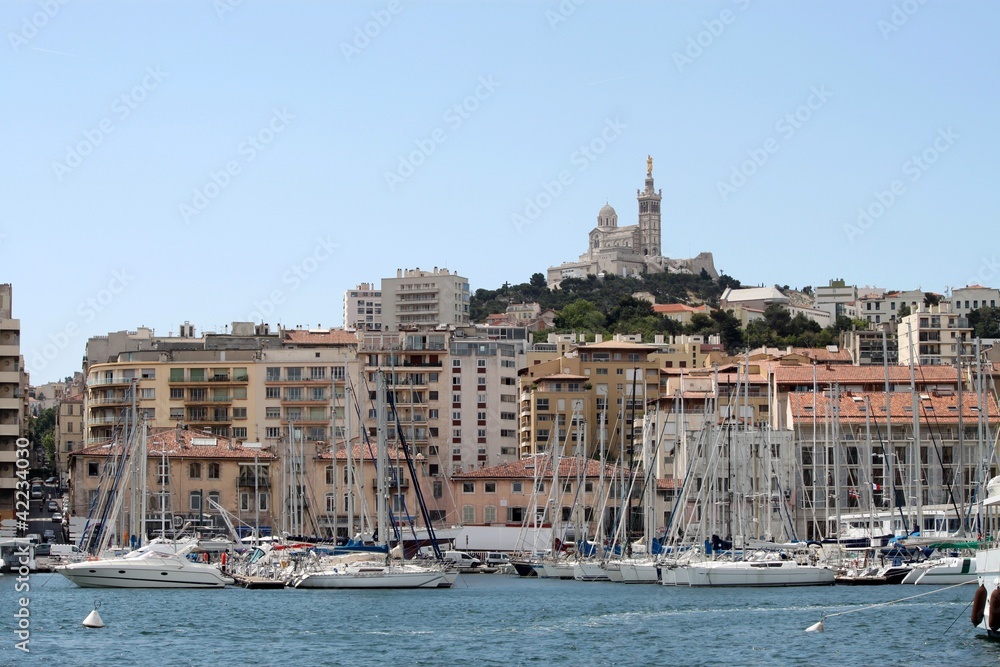 Vieux-port et Notre Dame de la Garde à Marseille