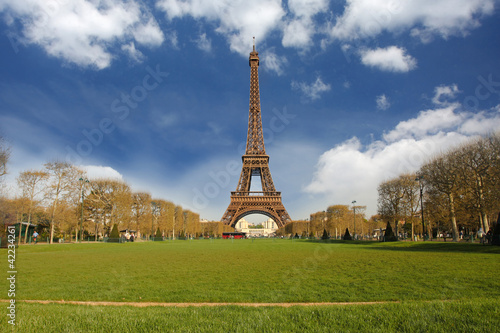 Eiffel Tower in spring time,  Paris, France © Tomas Marek