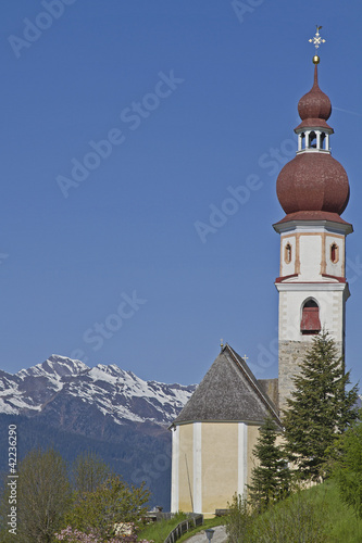 Dorfkirche in Südtirol photo