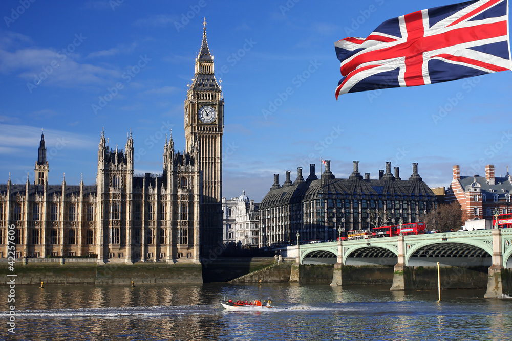 Obraz premium Big Ben with city boat in London, UK