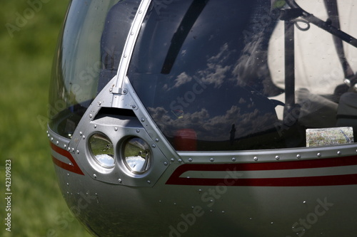 Фрагмент передней части легкого вертолета