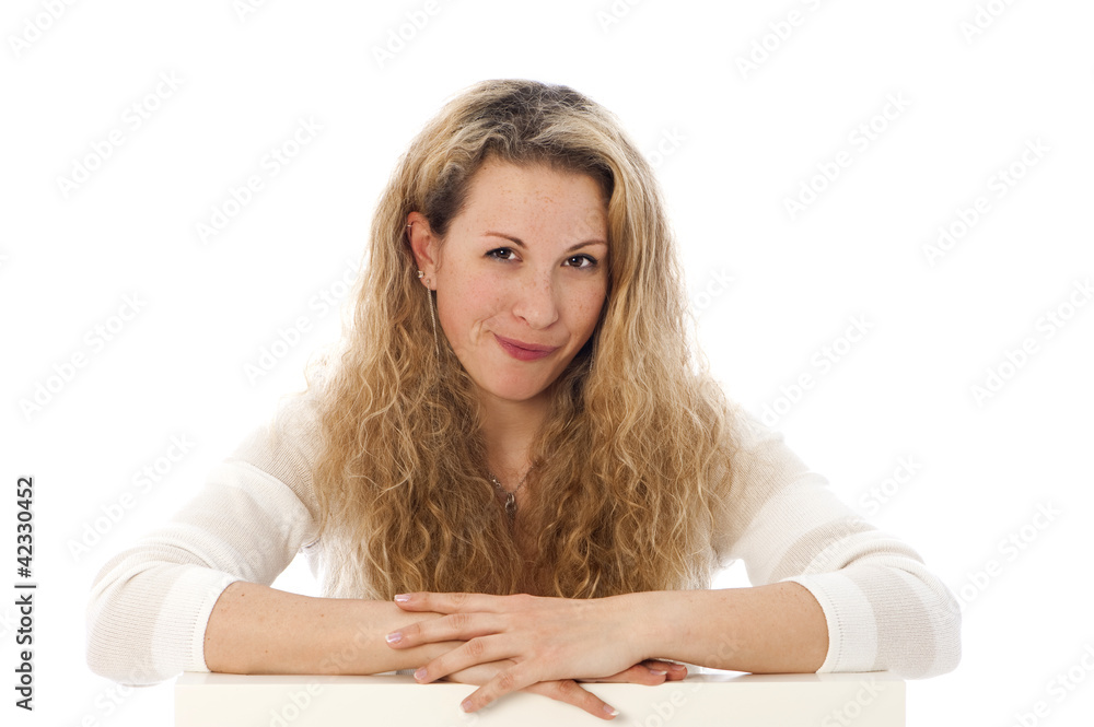 Junge Frau präsentiert Junge Frau präsentiert