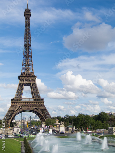 Eiffel tower. Paris, France © laraslk