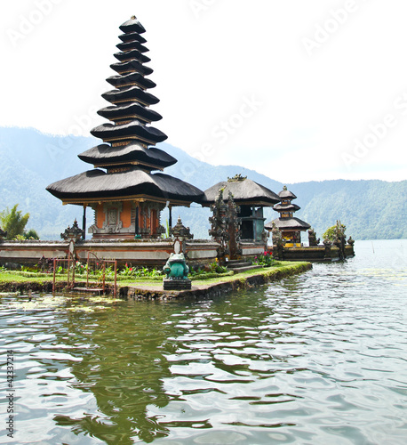 Obraz na plátně Temple in Lake Bratan,Bali,Indonesia