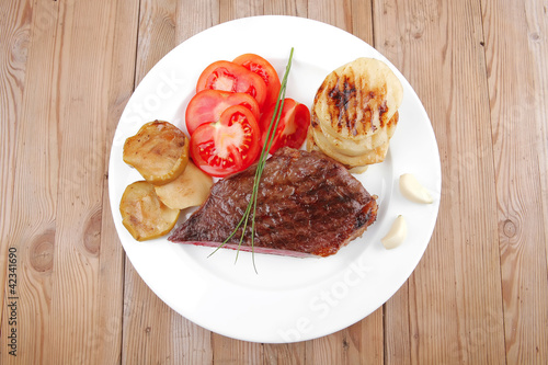 meat savory : grilled beef fillet mignon with tomato
