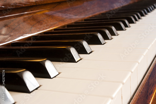 keys of piano