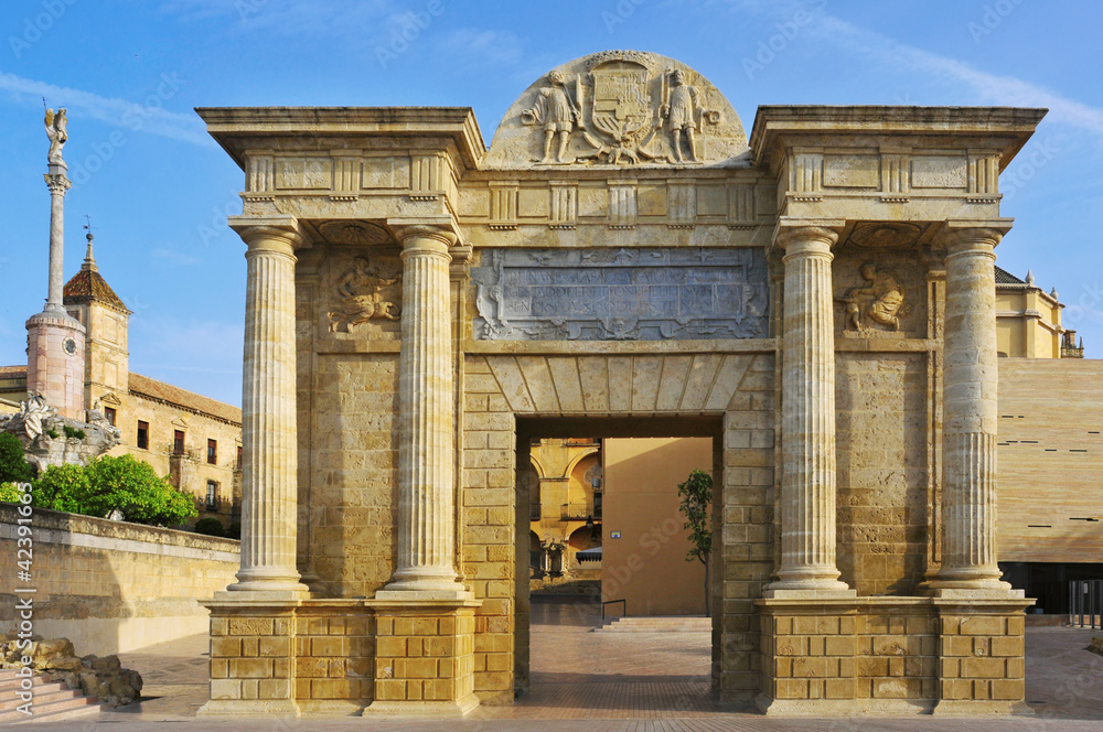 Fototapeta premium Puerta del Puente in Cordoba, Spain