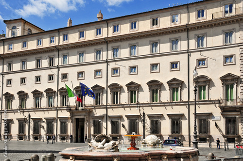 Foto Roma, piazza Colonna e palazzo Chigi