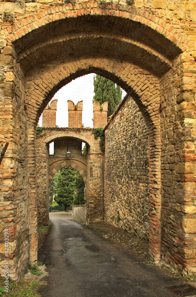 Serravalle, ingresso al castello