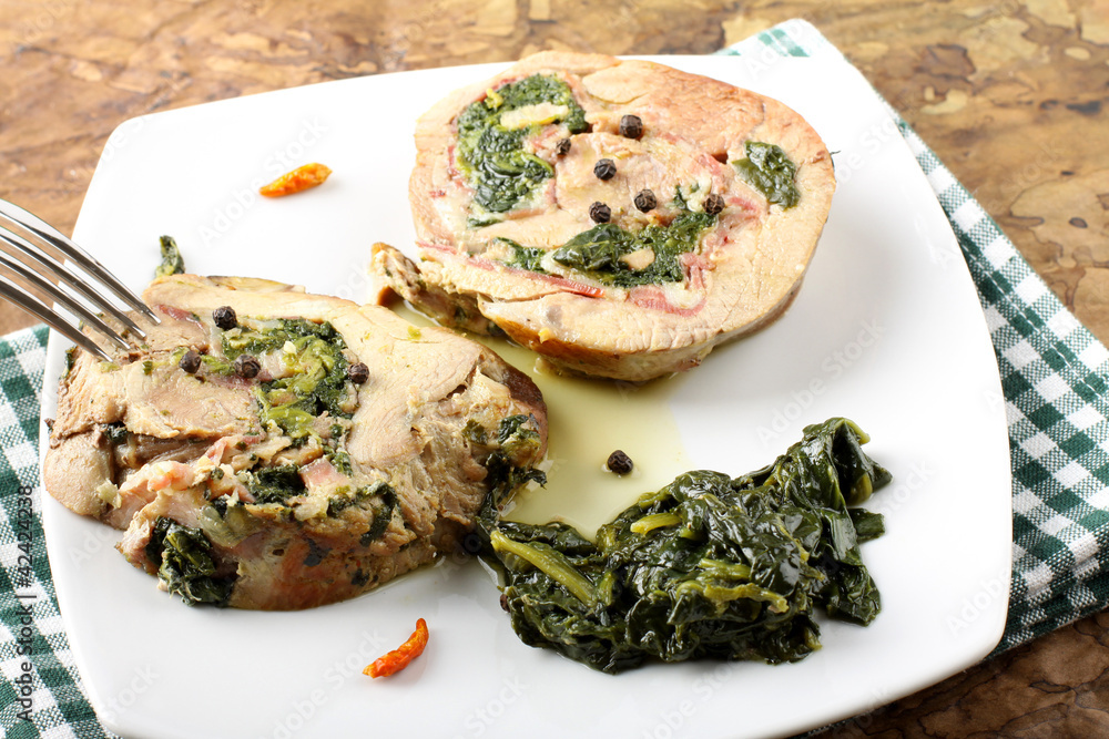 Turkey stuffed with spinach and bacon Turkey stuffed with spinach and bacon