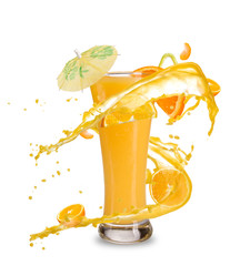 Küchenrückwand glas motiv Spritzendes Wasser Orangencocktail mit Saftspritzer, isoliert auf weißem Hintergrund  © Jag_cz