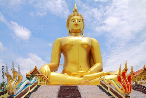 big golden Buddha statue