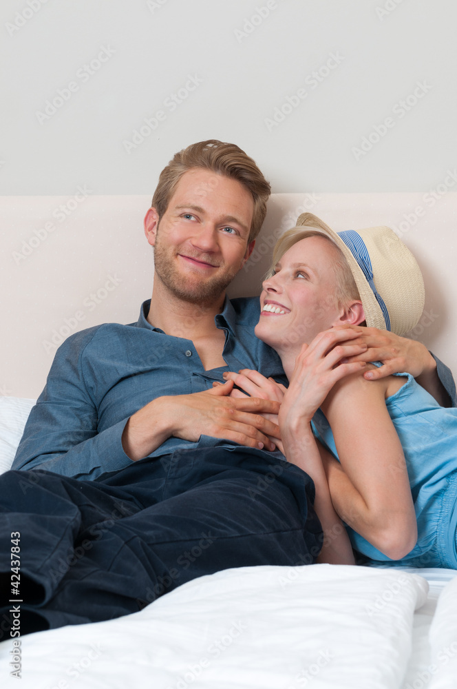 Liegendes träumendes Pärchen Liegendes träumendes Pärchen