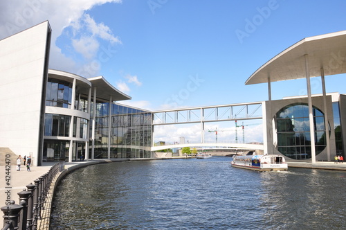 Berlin - Regierungsviertel an der Spree