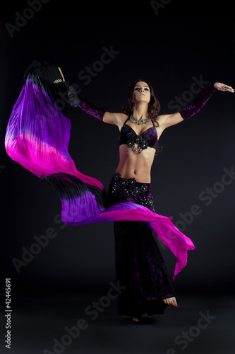 Fototapeta Naklejka Na Ścianę i Meble -  Beautiful young woman dancing oriental dance
