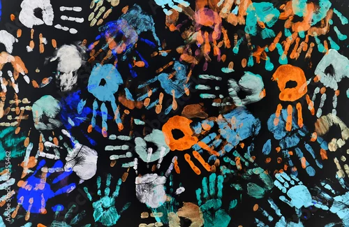 Tapety Wrażenia dłoni na czarnym tle