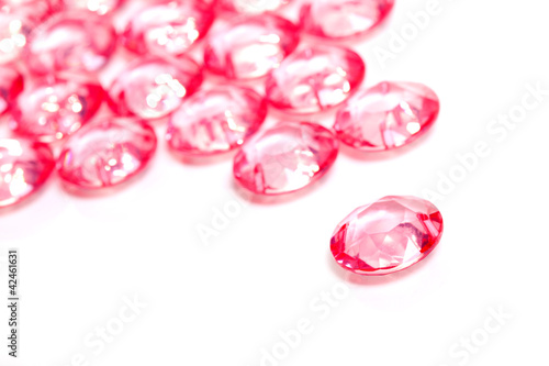 Obraz na płótnie closeup of the pink crystal diamond on white background w salonie