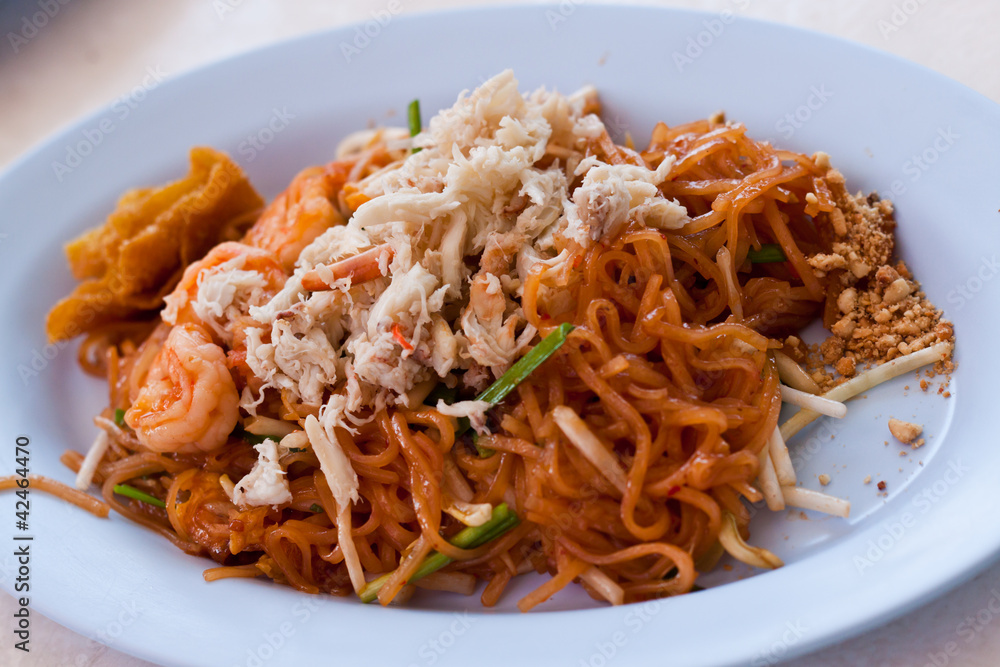 thai food Pad thai , Stir fry noodles with shrimp . thai food Pad thai , Stir fry noodles with shrimp .