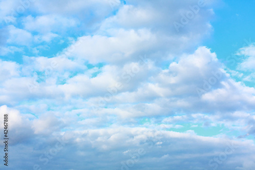Bluse sky with white clouds