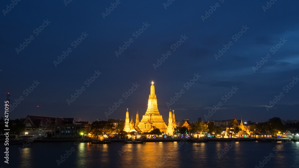 Wat Arun (Thai วัด อรุณ) Night Time Lapse, Thailand, Bangkok Wat Arun (Thai วัด อรุณ) Night Time Lapse, Thailand, Bangkok