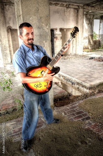 gypsy guitarist © muro