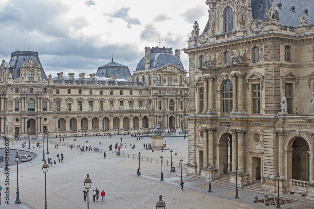 Obraz premium Paris- Louvre