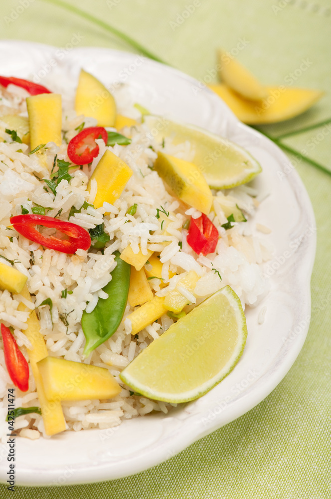 Nasi goreng-ryż smażony z mango, imbirem i chili Nasi goreng-ryż smażony z mango, imbirem i chili